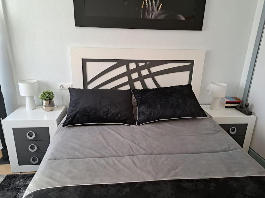 Apartament Julia De Lux Torrevieja Buitenkant foto